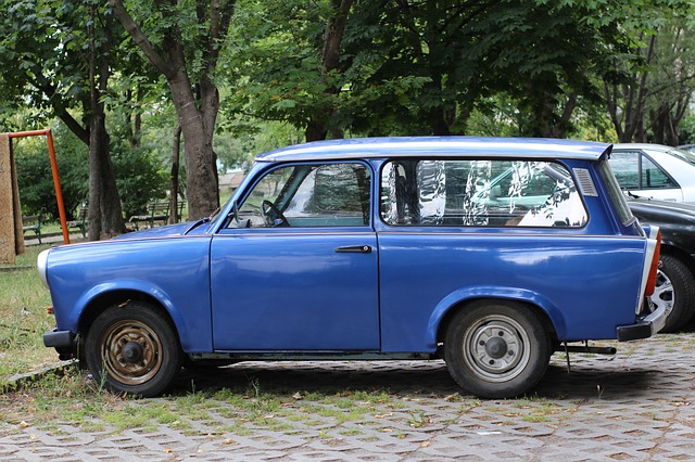 zaparkovaný trabant